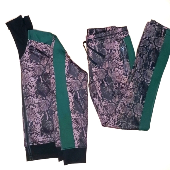 NIP Two Piece Jogger Set - Picture 2 of 4